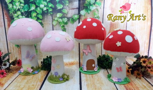 Kit de Cogumelos em feltro 28cm e 22cm decorados