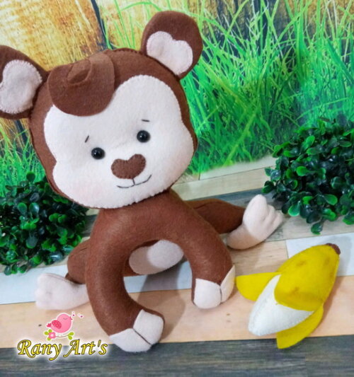 macaquinho com banana em feltro