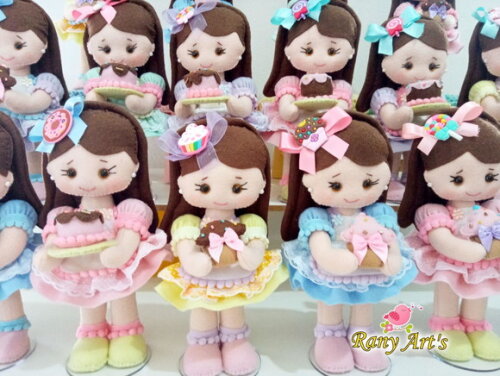 Mini Boneca Doceria Doceria com 20cm