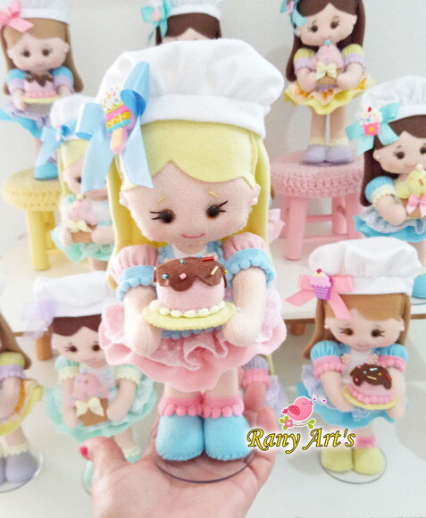 Mini Confeiteira em Feltro 20cm
