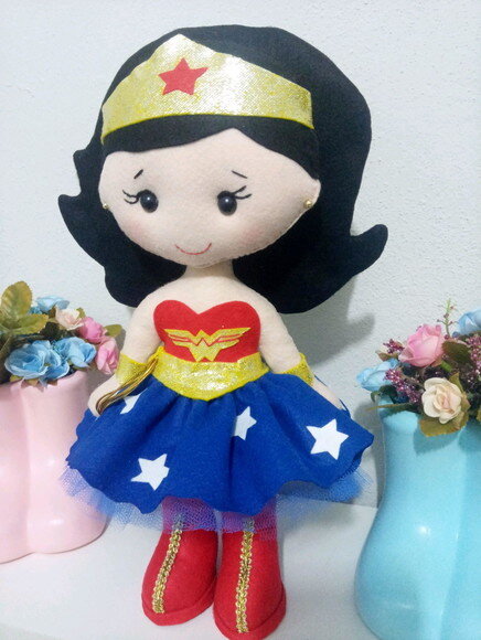 Mulher Maravilha com 32cm