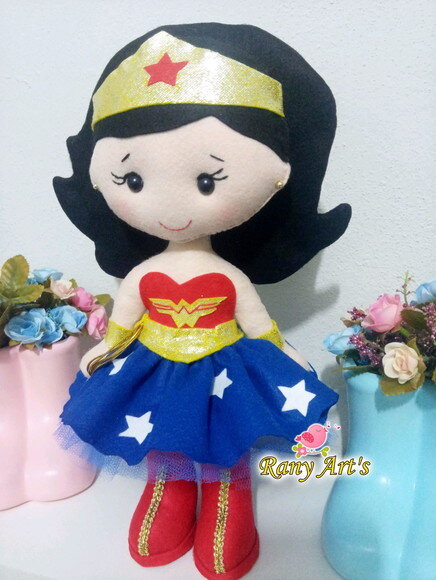Mulher Maravilha com 32cm
