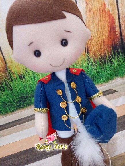Principe em feltro 35cm