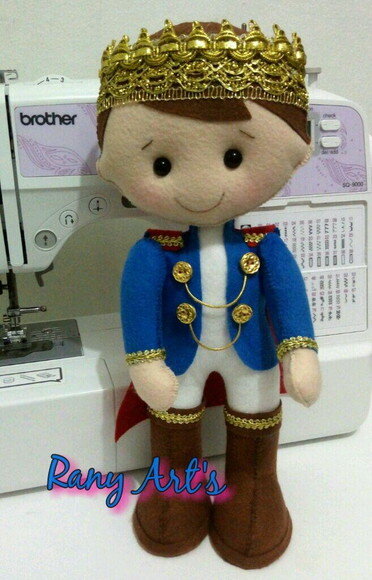 Principe em Feltro com 30cm