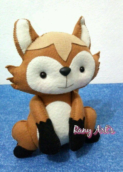 Raposinha em Feltro com 20cm