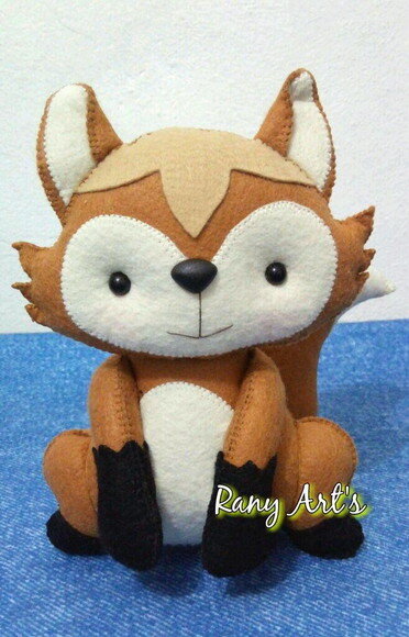 Raposinha em Feltro com 20cm