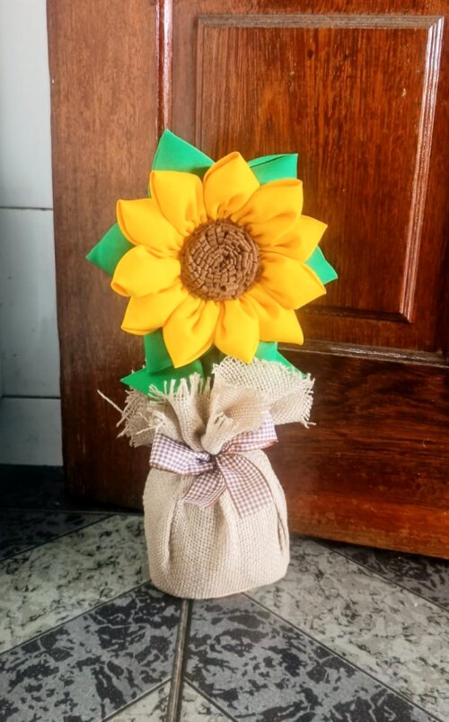 peso de porta girassol em tecido 11 pétalas