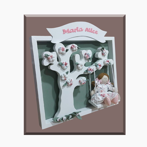 Decoração de Porta Maternidade Boneca com Galhos e Flores.