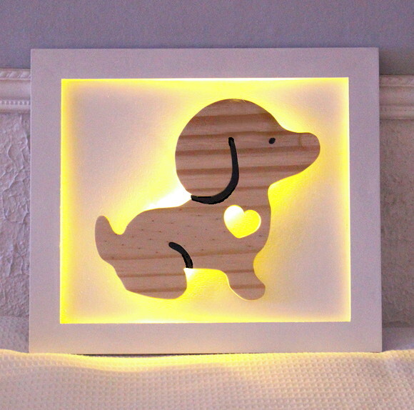 Quadro Decorado com Cachorrinho em Madeira e Luz de Led