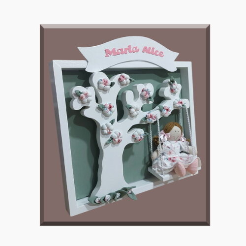 Decoração de Porta Maternidade Boneca com Galhos e Flores.