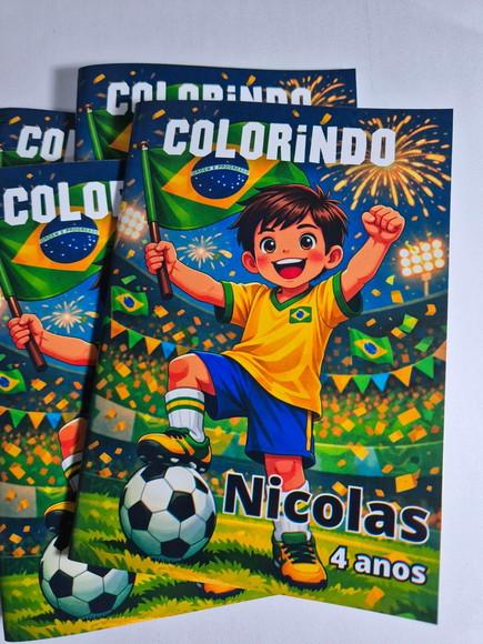 Mini Livro de Colorir + Giz de Cera Futebol