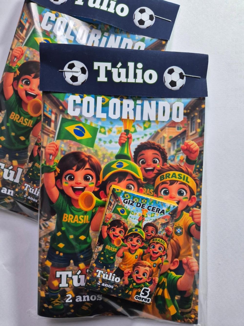Mini Livro de Colorir + Giz de Cera Futebol