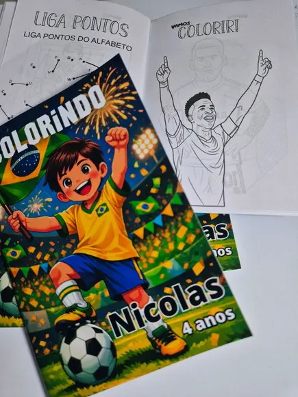 Mini Livro de Colorir + Giz de Cera Futebol