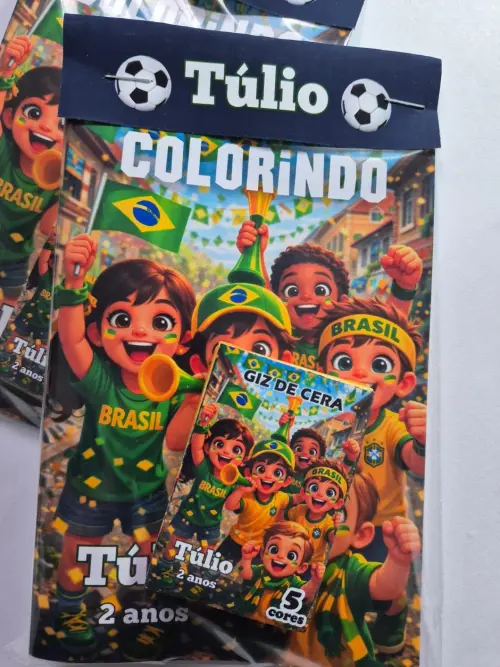 Mini Livro de Colorir + Giz de Cera Futebol - Cópia