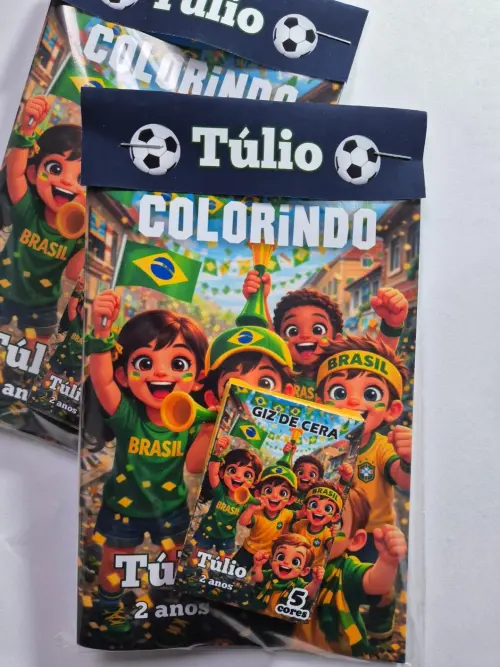 Mini Livro de Colorir + Giz de Cera Futebol