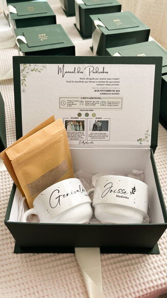 Kit Caixa Cartonada Personalizada com Manual de Padrinhos