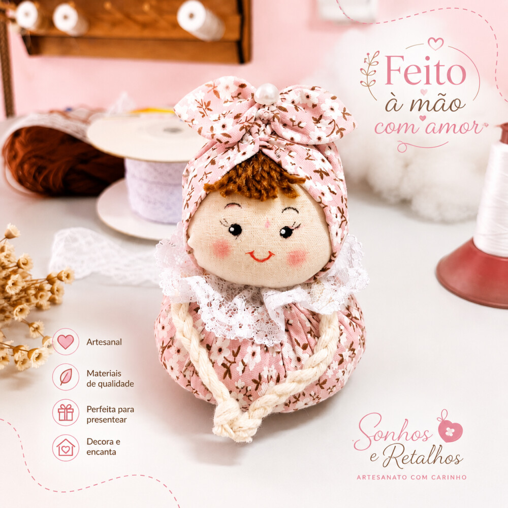 Bonequinha Decorativa Artesanal – Sonhos e Retalhos 🌸