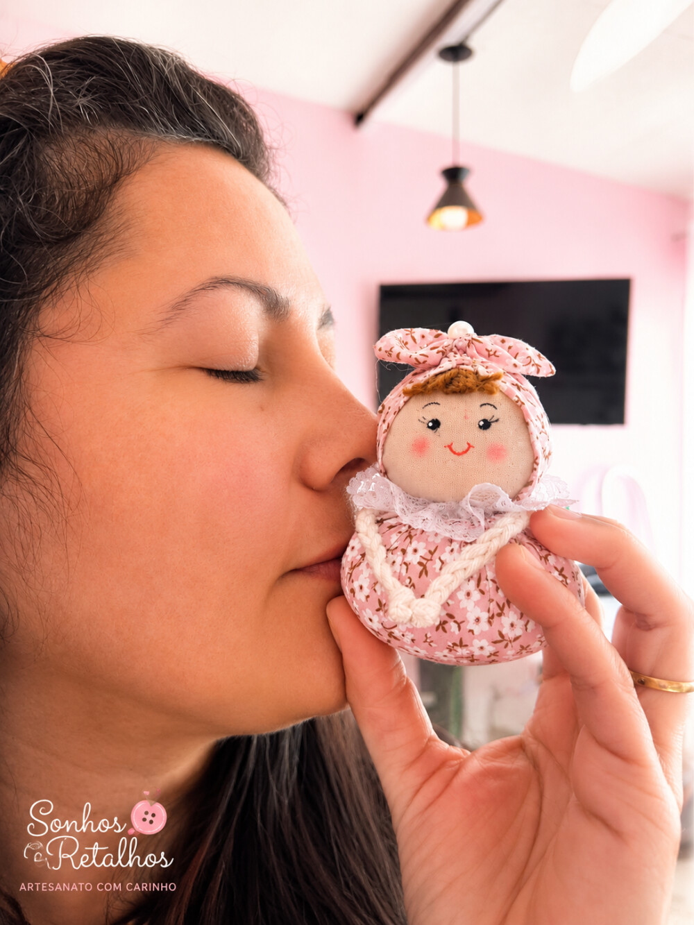 Bonequinha Decorativa Artesanal – Sonhos e Retalhos 🌸