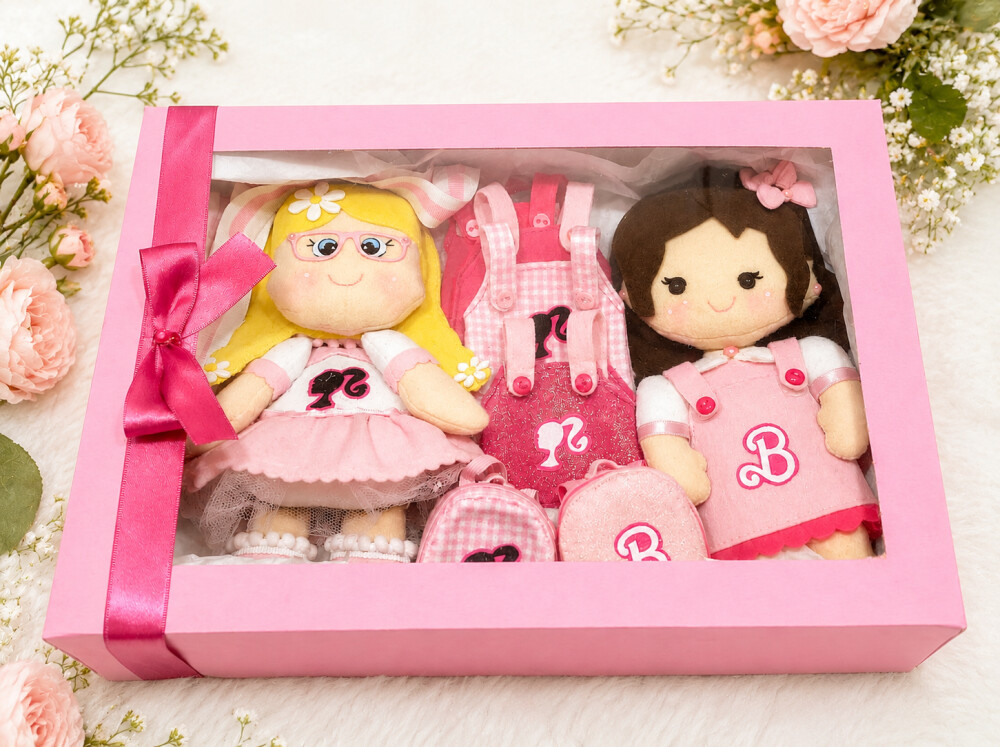 Kit de Boneca que troca roupinhas em feltro