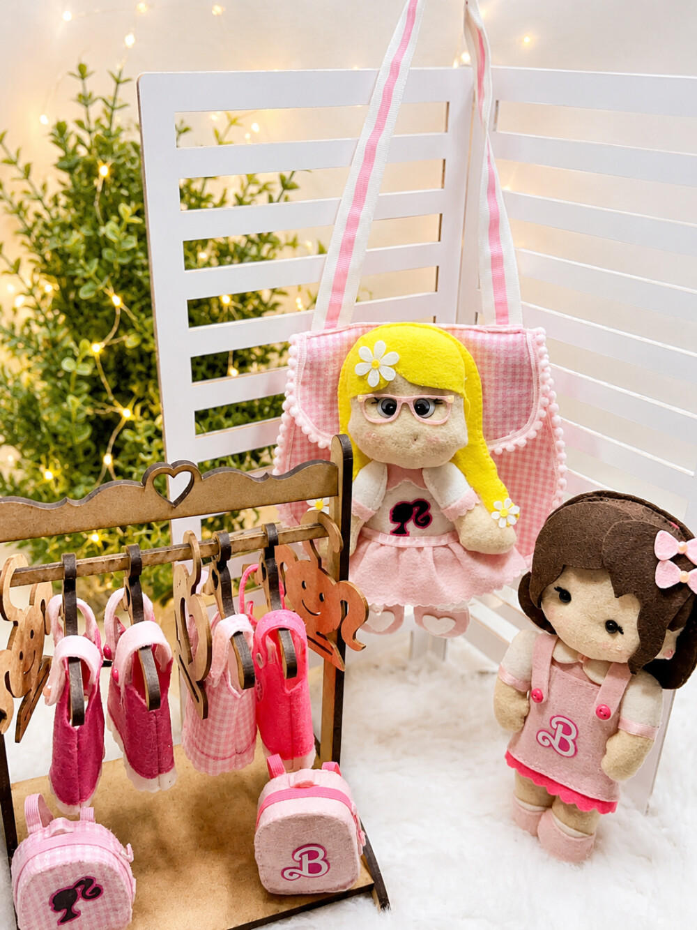 Kit de Boneca que troca roupinhas em feltro