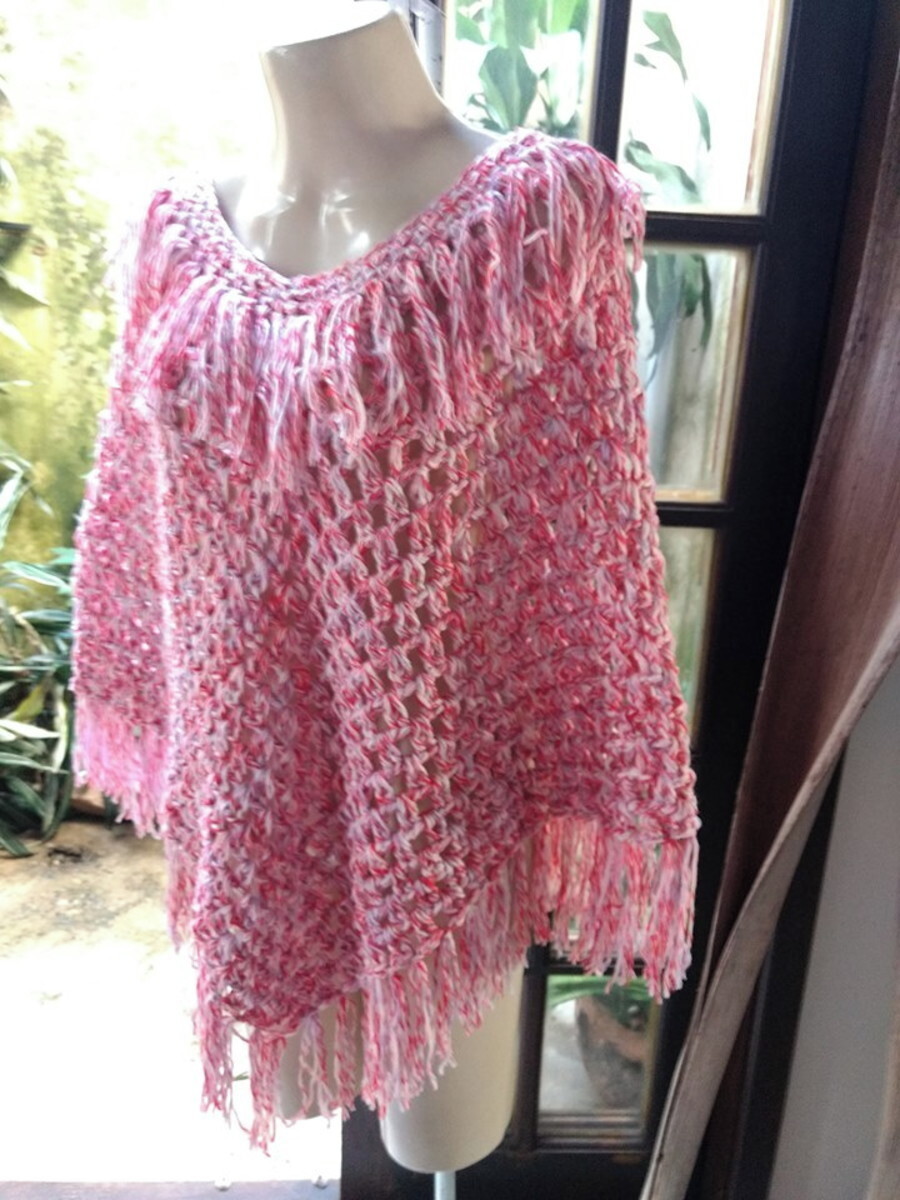 PONCHO EM CROCHE FEITO A MÃO TAMANHO UNICO