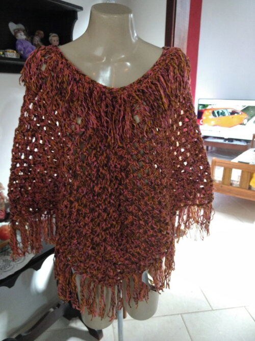 PONCHO EM CROCHE FEITO A MÃO TAMANHO UNICO