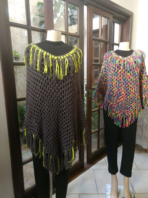 PONCHO EM CROCHE FEITO A MÃO TAMANHO UNICO