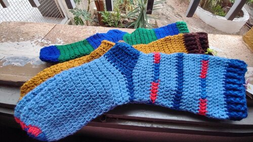 MEIAS INVERNO CANO MEDIO EM CROCHE diversos