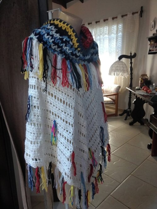 PONCHO ADULTO EM CROCHÊ COM GOLÃO TAMANHO ÚNICO