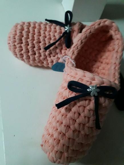 Pantufas de crochê rosa feminino