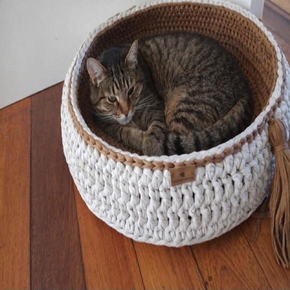 Cama Pet na Cor Caramelo e Cru
