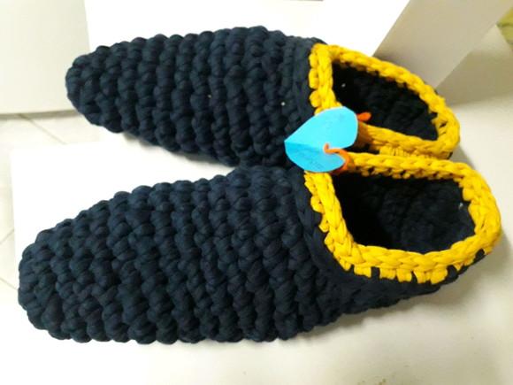 Pantufas azul com detalhes amarelo masculina