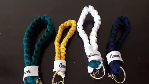 Chaveiros com dizeres amor... GRATIDÃO