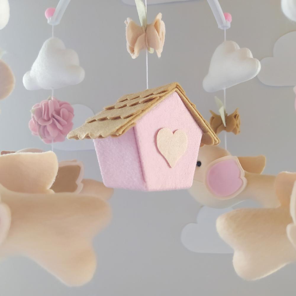 Móbile Musical Passarinhos, Nuvens e Casinha Nude e Rosa
