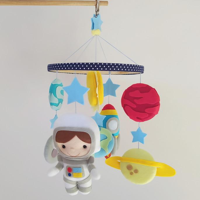 Móbile de Berço Espacial - Astronauta, Foguete e Planetas