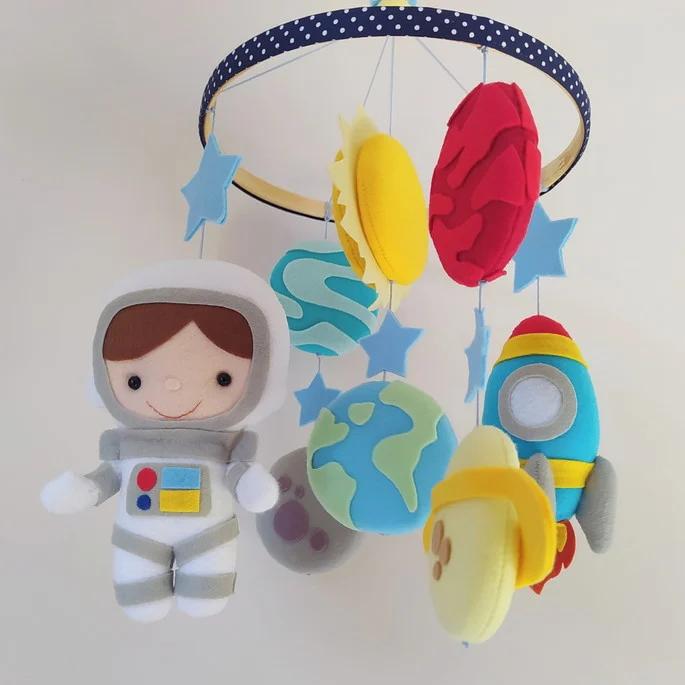 Móbile de Berço Espacial - Astronauta, Foguete e Planetas