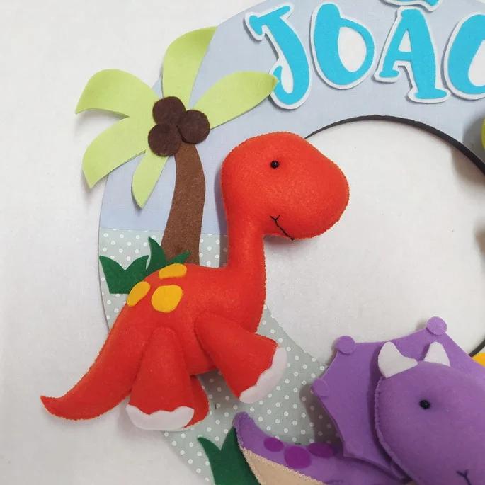 Guirlanda Porta Maternidade Dinossauros de Feltro - João