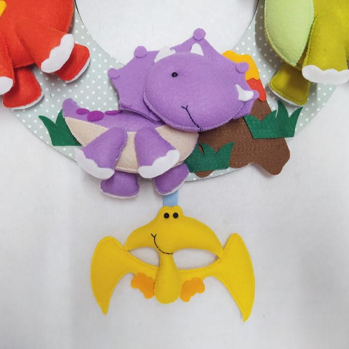 Guirlanda Porta Maternidade Dinossauros de Feltro - João