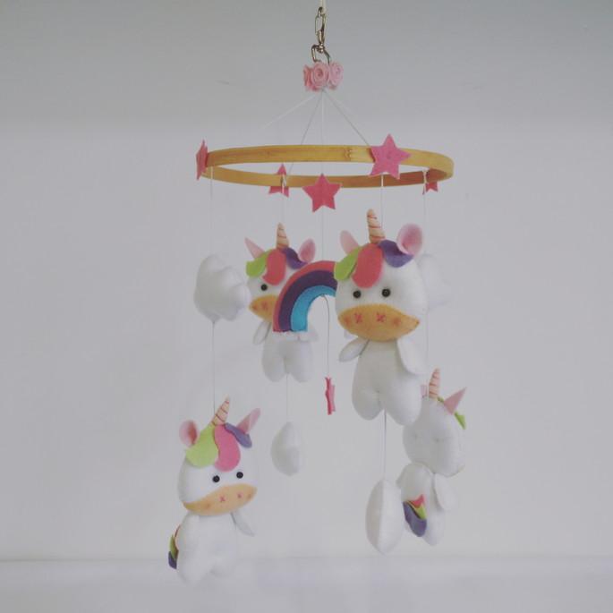 Móbile de Berço – Unicórnios, Arco-íris, Nuvens e Estrelas