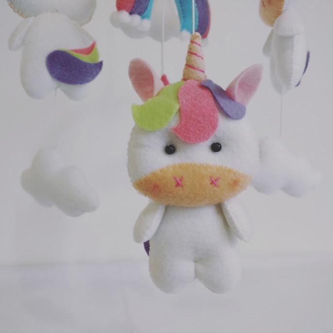 Móbile de Berço – Unicórnios, Arco-íris, Nuvens e Estrelas