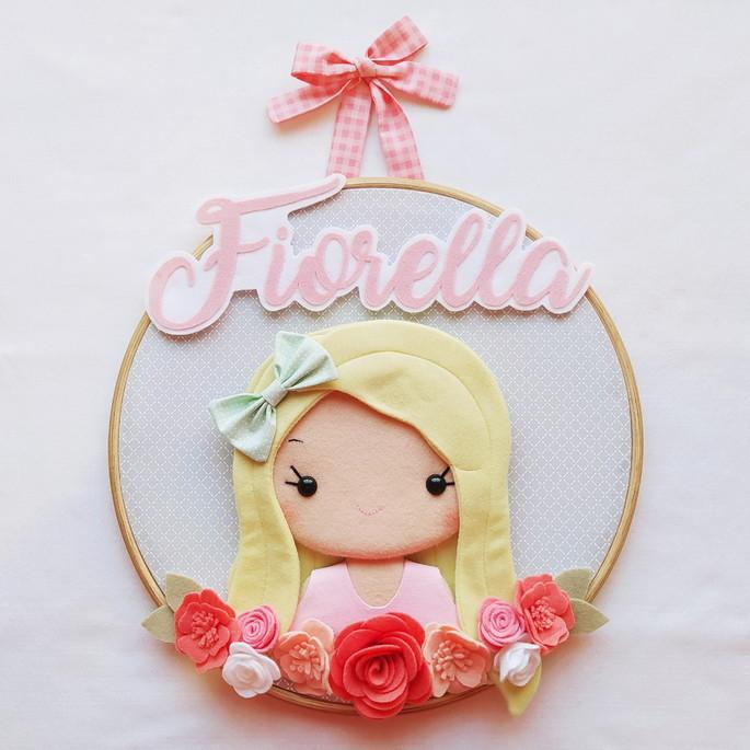 Quadro Bastidor Enfeite de Porta de Maternidade - Fiorella