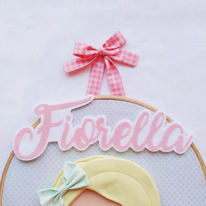 Quadro Bastidor Enfeite de Porta de Maternidade - Fiorella