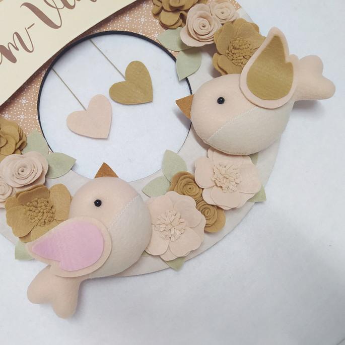 Guirlanda de Porta de Feltro - Casal de Passarinhos Nude