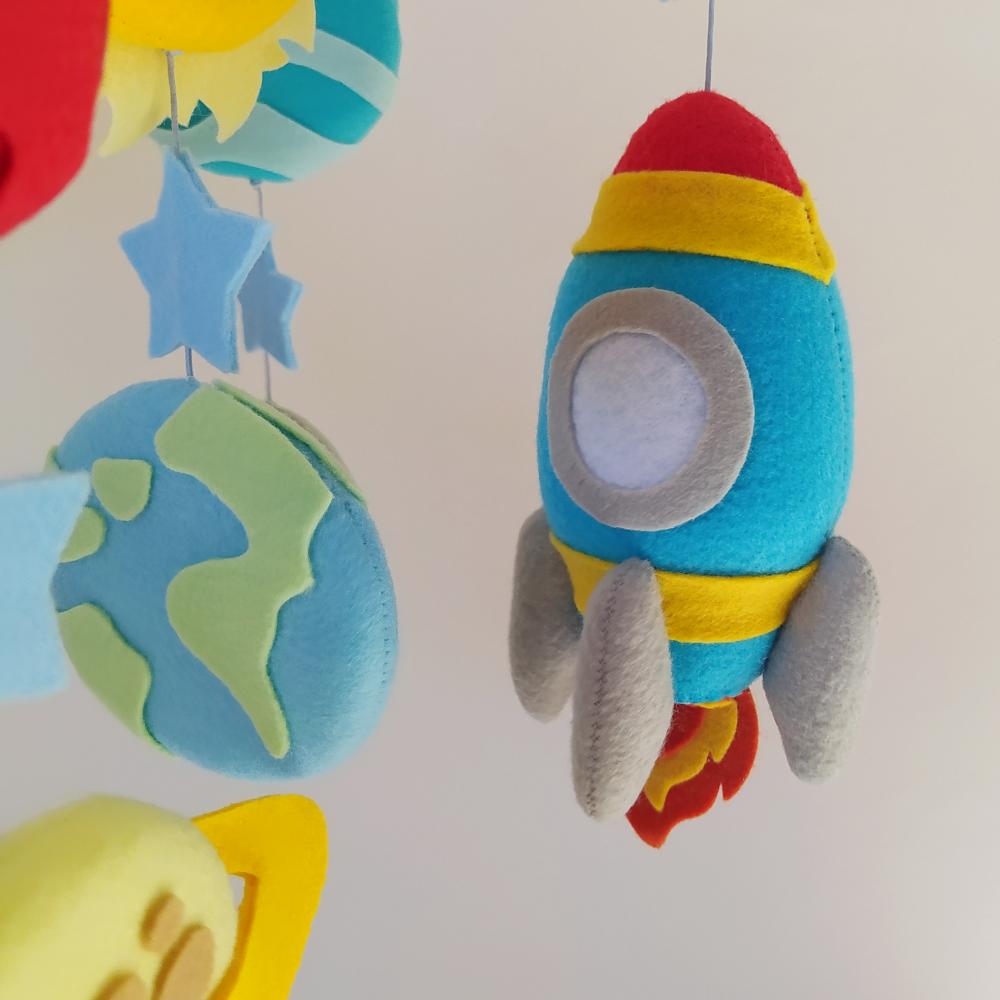 Móbile de Berço Espacial - Astronauta, Foguete e Planetas