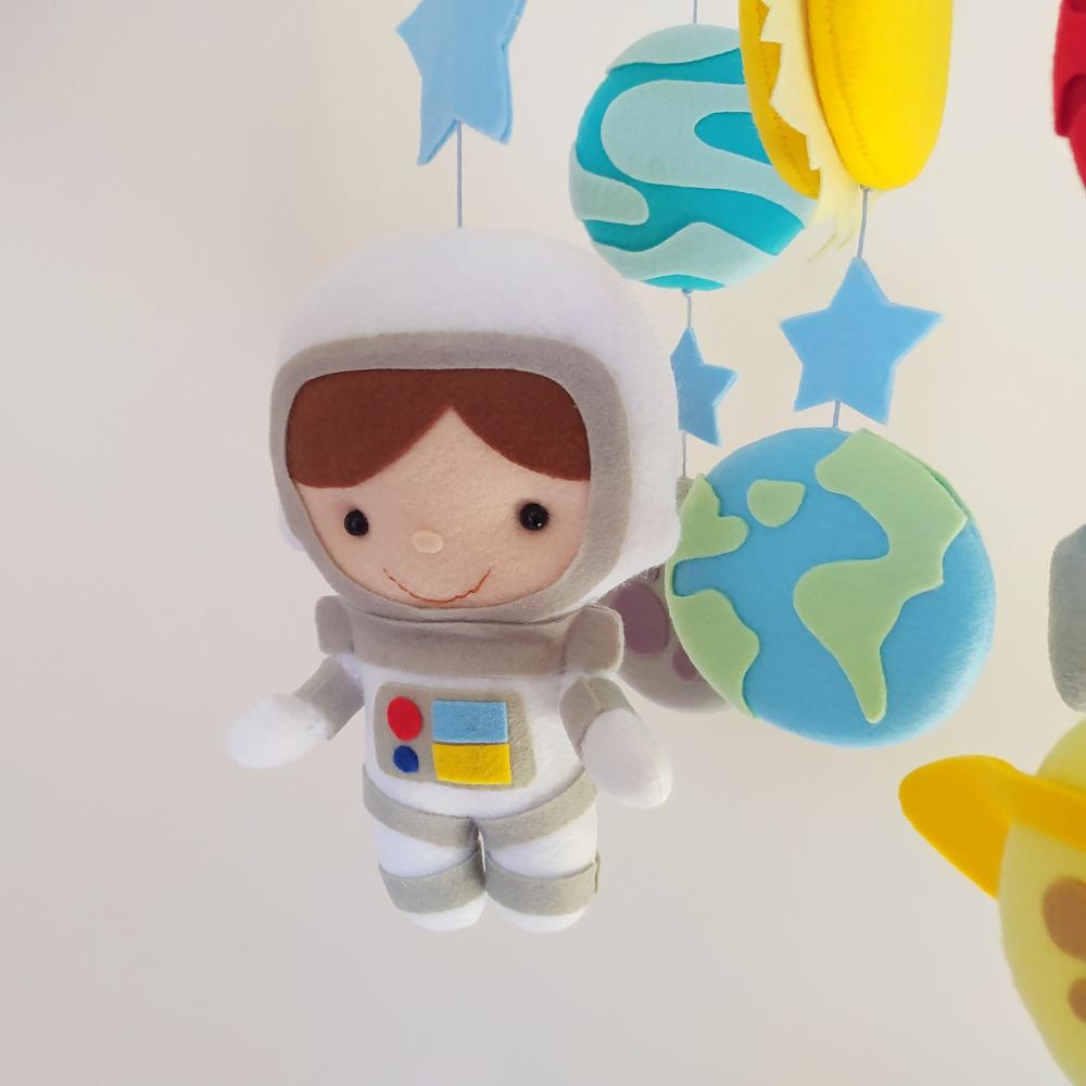 Móbile de Berço Espacial - Astronauta, Foguete e Planetas