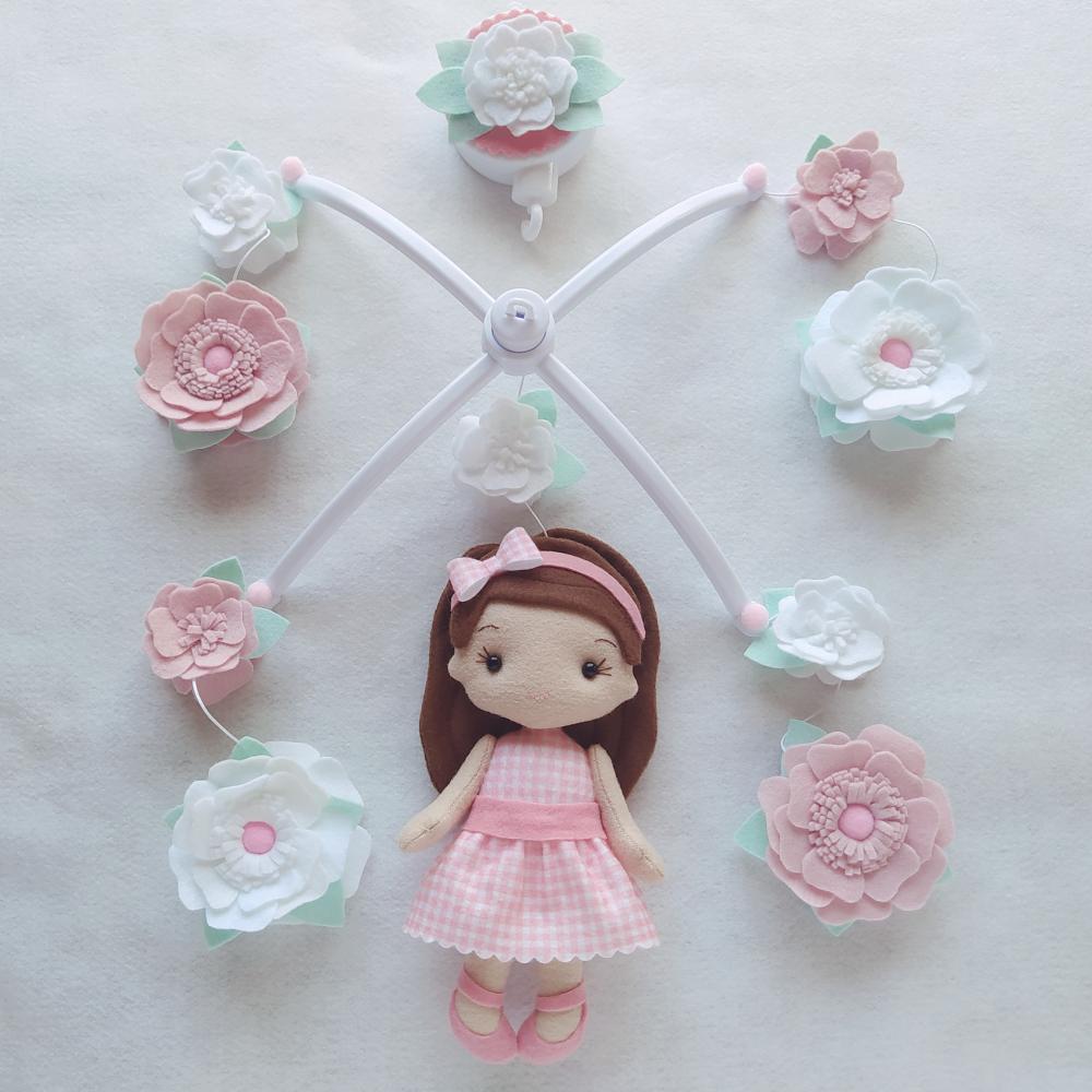 Móbile Musical Boneca Menininha e Flores Branco e Rosa