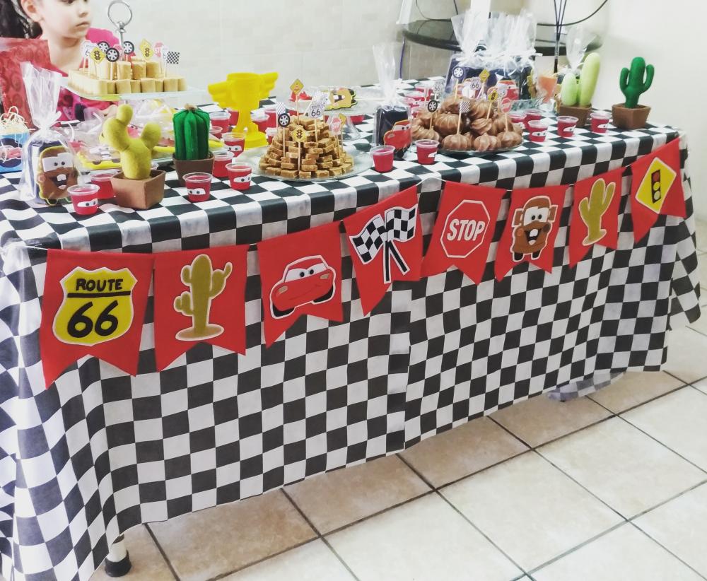 Varal de Bandeirolas de Feltro – Carros (peça Única)