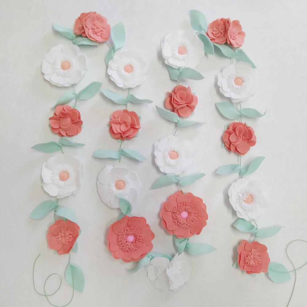 Varal ou Cordão de Flores de Feltro - Pêssego e Branco
