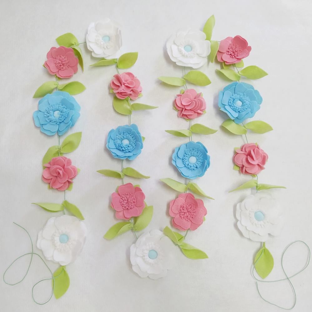 Varal ou Cordão de Flores de Feltro - Azul, Rosa e Branco