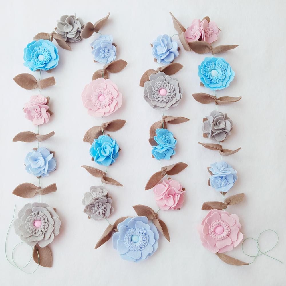 Varal ou Cordão de Flores de Feltro – Cinza, Rosa e Azul